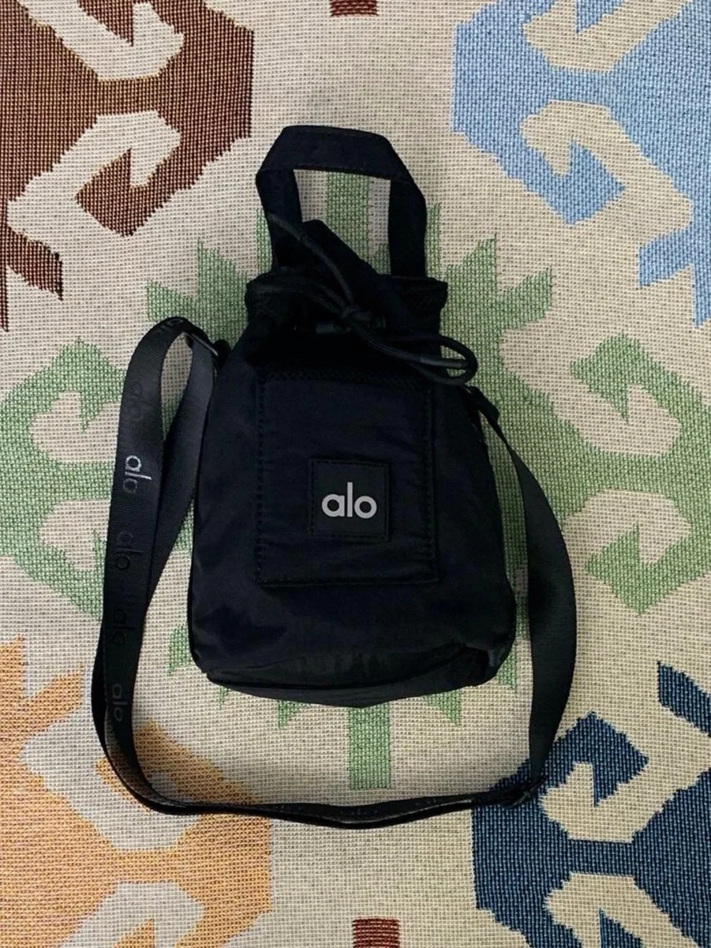🤩ALO Yoga Black Drawstring Crossbody Bag with Branded Strap
